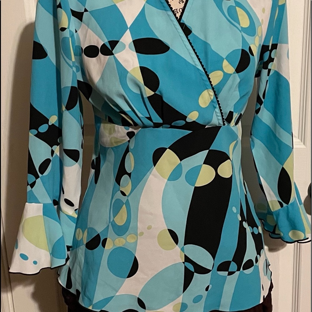 Women’s dressy vneck polka dot blouse